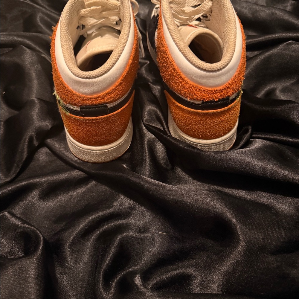 Nike/ Jordan Floral Embroidered High-Top Sneakers - Picture 3 of 3
